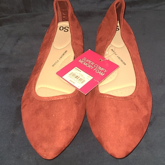 New SO HiTidewine flats size 9